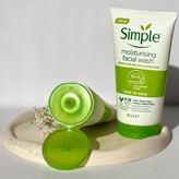 ژل شستوشوی صورت سیمپل مدل moisturising حجم 150 میلیلیتر