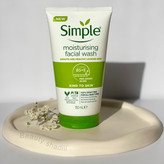 ژل شستوشوی صورت سیمپل مدل moisturising حجم 150 میلیلیتر